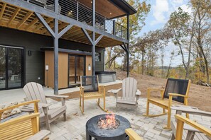 Terrace/patio - Sunshine Ridge - Luxury 4 BR cabin with Rooftop + Indoor Pool + Hot Tub + Sauna (Sevierville)
