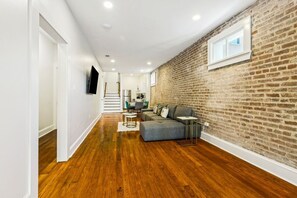 TV, books - Stylish 4BR Luxury Condo 1 Block to the Streetcar (New Orleans)