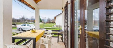 Apartment (Three Bedroom Apartment (A6)) | Balcony