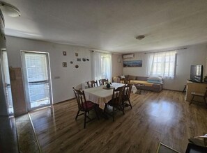Apartment (Three Bedroom Apartment (A6)) | Dining room - Holiday Home Green Oasis Lika (Lovinac)