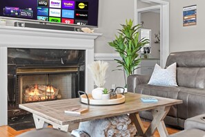 Interior - Luxury Lakefront Retreat w/ Heated Pool, Hot Tub & Pier & Outdoor Kitchen (Denver)