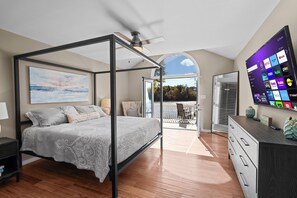 4 bedrooms, iron/ironing board, WiFi, bed sheets - Luxury Lakefront Retreat w/ Heated Pool, Hot Tub & Pier & Outdoor Kitchen (Denver)