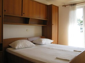 شقة (One Bedroom Apartment With Terrace (A) | 6 عدّة غرف نوم