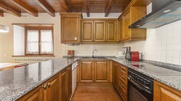 Micro-ondes, four, plaque de cuisson, lave-vaisselle