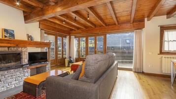 Télévision, cheminée