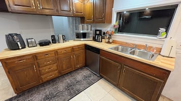 Microwave, oven, stovetop, coffee/tea maker