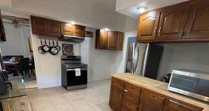 Soothing 4-bedroom house with AC in charming Topeka