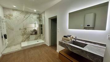 Shower, hair dryer, towels, toilet paper