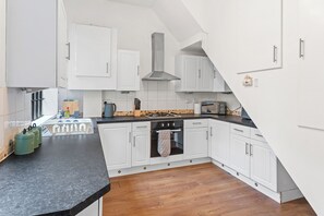 Private kitchen - Stylish 2BR Jewellery Quarter Apt, Sleeps 4 (Birmingham)