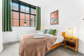 2 bedrooms, iron/ironing board, free WiFi, bed sheets - Stylish 2BR Jewellery Quarter Apt, Sleeps 4 (Birmingham)