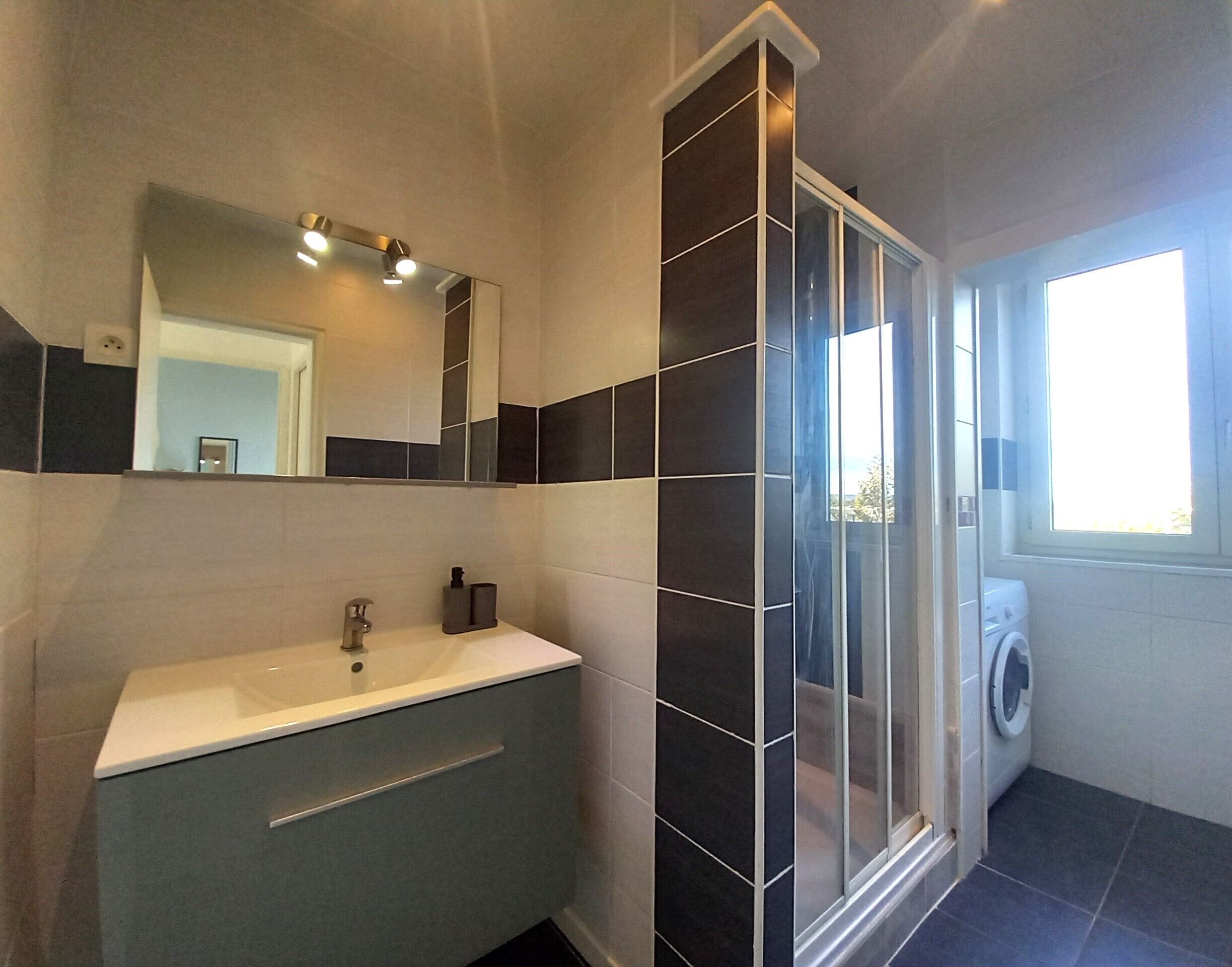 Suihku, pyyhkeet, vessapaperi