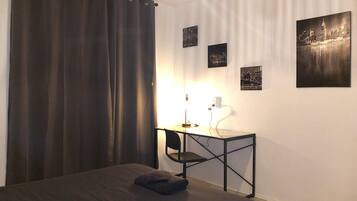 3 chambres, bureau, Wi-Fi gratuit, draps fournis