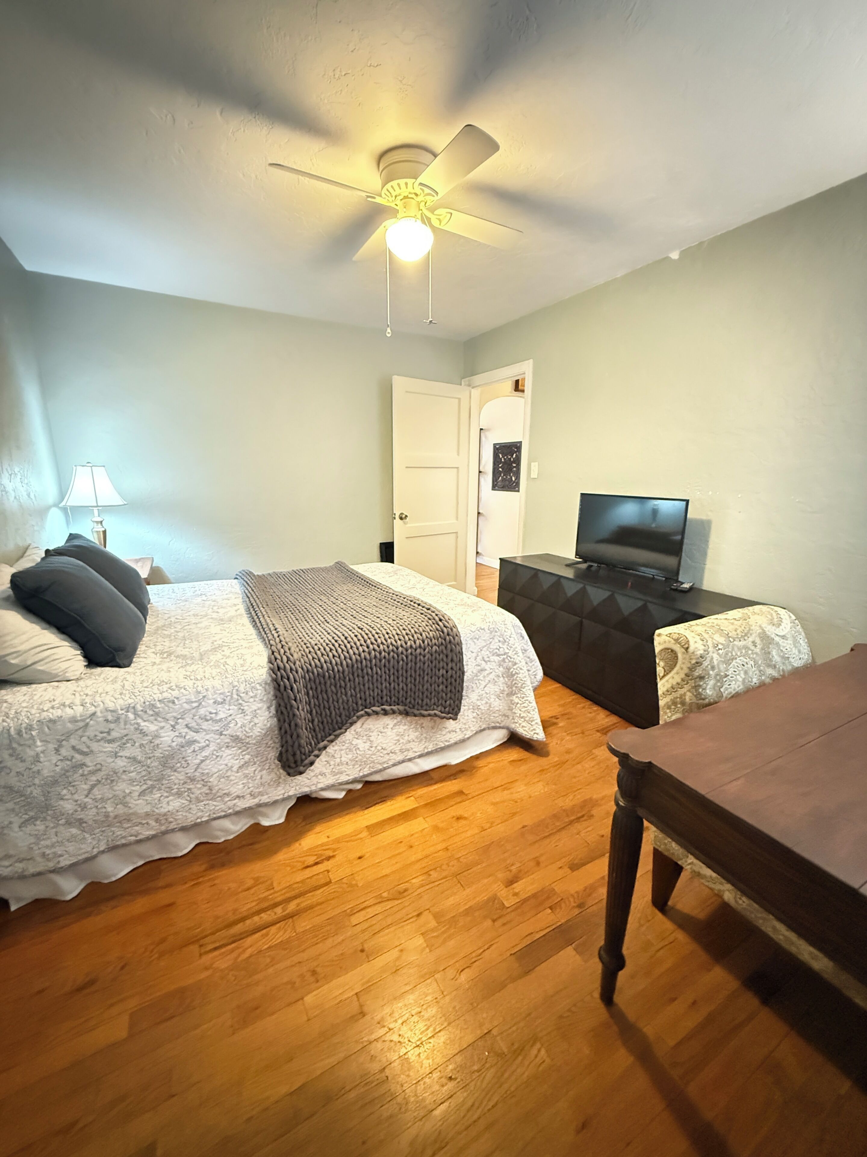 3 bedrooms, iron/ironing board, free WiFi, bed sheets