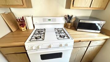 Mikrowelle, Ofen, Herdplatte, Geschirrspüler