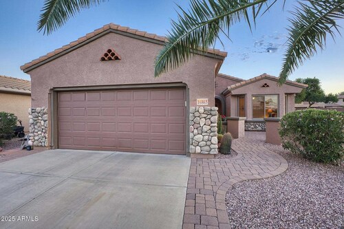 Well maintained and perfectly appointed 3 bedroom/2 bath home in The Grand