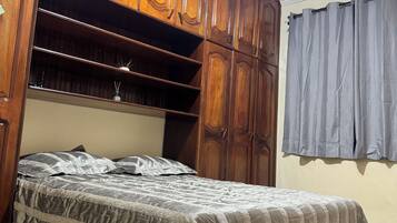 2 makuuhuonetta, silitysrauta/-lauta, Wi-Fi, vuodevaatteet