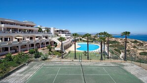 A resort with multiple buildings, a swimming pool, and a tennis court. - Casa Pimenta near the beach, Iberlagos Resort (Lagos)
