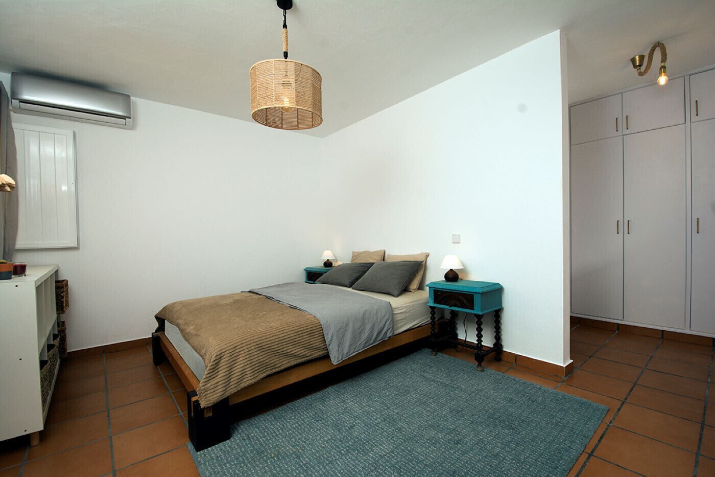 1 habitación, tabla de planchar con plancha, wifi gratis y ropa de cama 