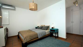 1 habitación, tabla de planchar con plancha, wifi gratis y ropa de cama