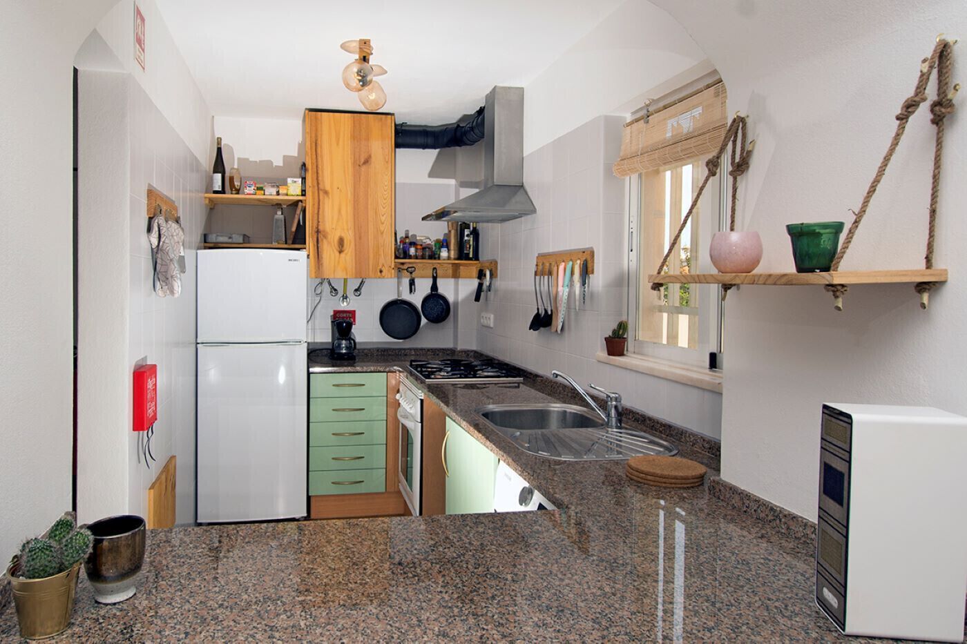 Fridge, microwave, oven, coffee/tea maker