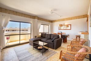 TV - Casa Paulo with sea view, Iberlagos Resort (Lagos)