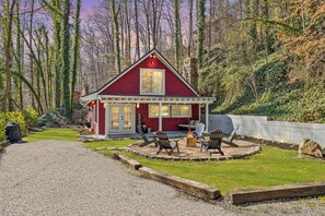Exterior - Secluded, Peaceful Cabin • Hot Tub • Fire Pit • Porch Bed Swing • 5 Min to Pkwy (Pigeon Forge)