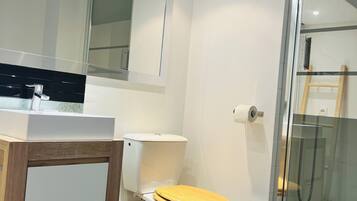 淋浴設備、風筒、提供毛巾、廁紙