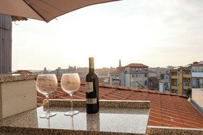 Property grounds - Luxury Apartment door, historic center (Porto)