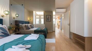 4 bedrooms, iron/ironing board, WiFi, bed sheets