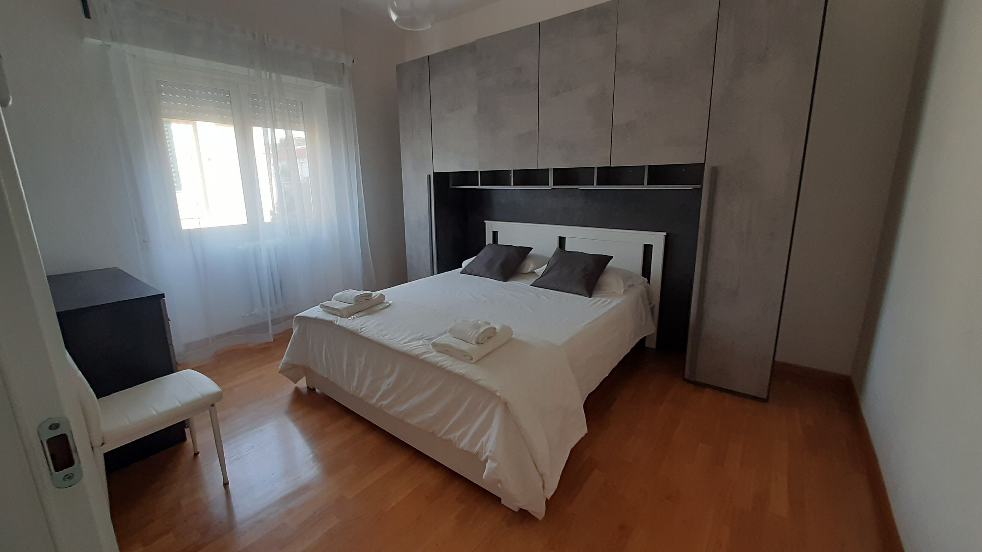 2 chambres, fer et planche à repasser, Wi-Fi gratuit, draps fournis