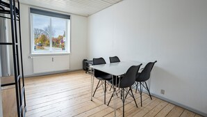 Leilighet – comfort | Oppholdsområde | Flatskjerm-TV