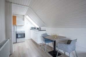 舒适公寓 | 私人厨房 | 微波炉、烤箱、炉灶、厨具/餐具