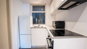Comfort Apartment | Private kitchen | Microwave, oven, stovetop, cookware/dishes/utensils