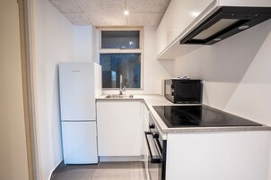 Comfort Apartment | Private kitchen | Microwave, oven, stovetop, cookware/dishes/utensils