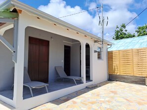 Terrace/patio - KAZ'AGATHA, the ideal home for a pleasant stay (Sainte-Anne)