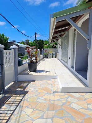 Property grounds - KAZ'AGATHA, the ideal home for a pleasant stay (Sainte-Anne)