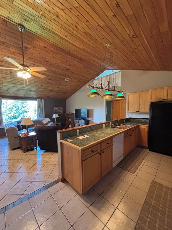 Interior - Cozy and Comfortable 2-bedroom in Oliver (Oliver)