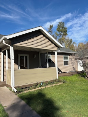 Exterior - Cozy and Comfortable 2-bedroom in Oliver (Oliver)