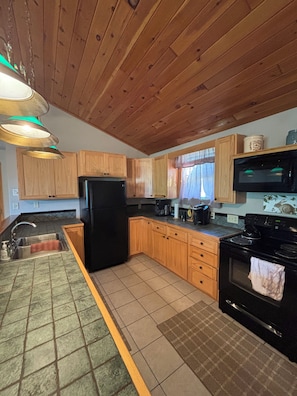 Private kitchen - Cozy and Comfortable 2-bedroom in Oliver (Oliver)