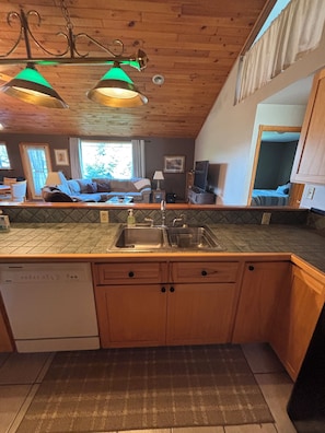 Interior - Cozy and Comfortable 2-bedroom in Oliver (Oliver)