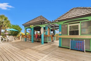 Outdoor dining - Beachfront Condo with Lazy River (North Myrtle Beach)