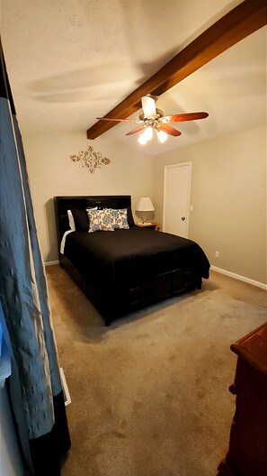 3 عدّة غرف نوم ومكواة/لوح كي وسرير سفر وواي فاي