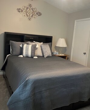 3 bedrooms, iron/ironing board, travel cot, free WiFi - Cozy 3 bedroom Cottage in Charming Ringold Ga (Ringgold)