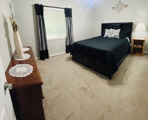 3 عدّة غرف نوم ومكواة/لوح كي وسرير سفر وواي فاي