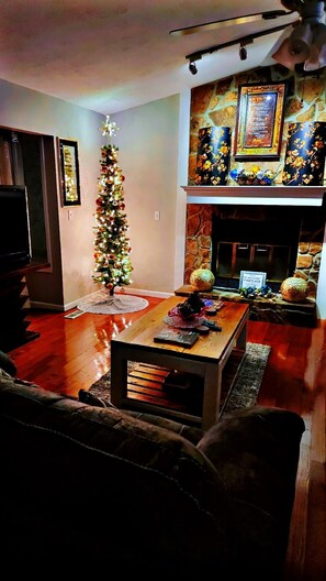 Interior - Cozy 3 bedroom Cottage in Charming Ringold Ga (Ringgold)