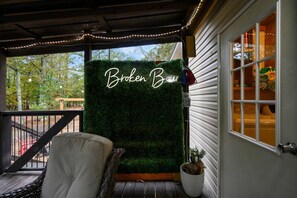Terrace/patio - SoHo House: Putt-Putt, Pacman, Hot Tub & Fire Pit (Broken Bow)