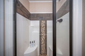Hair dryer, towels - SoHo House: Putt-Putt, Pacman, Hot Tub & Fire Pit (Broken Bow)