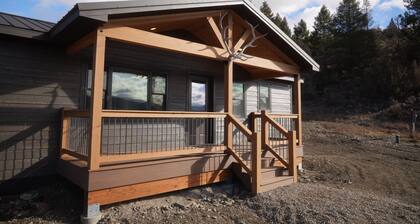 Newly Constructed Recreational Getaway with Beautiful Mountain Views