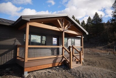 Newly Constructed Recreational Getaway with Beautiful Mountain Views