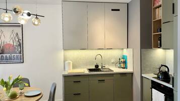 Apartment, Balcony, Courtyard View | Private kitchen